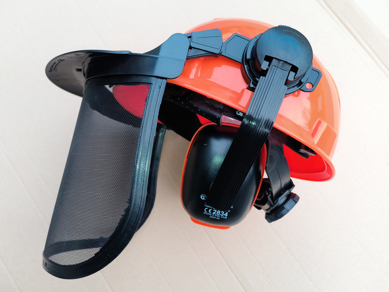 Lesnícka hobby prilba