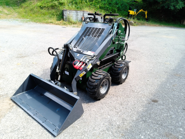 Nakladač YF380