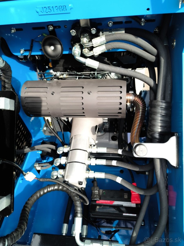 Nakladač pásový S460 3