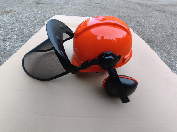 Lesnícka hobby prilba 4