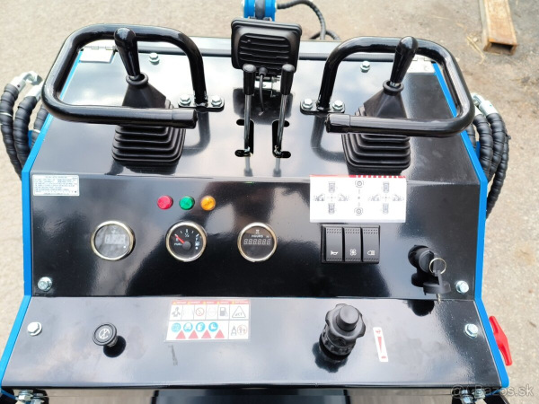 Nakladač pásový S460 4