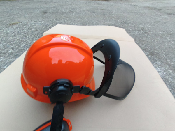 Lesnícka hobby prilba 11