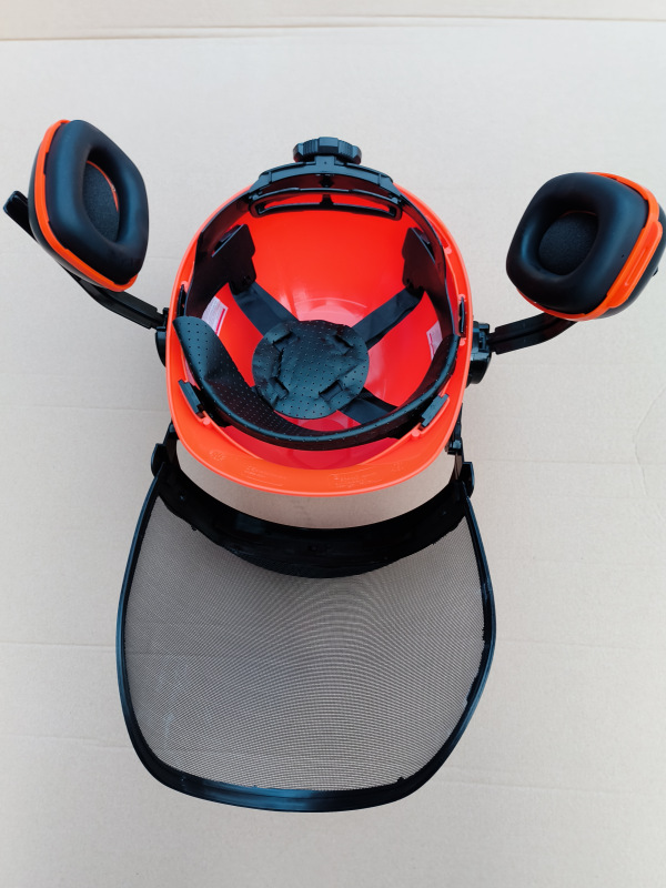 Lesnícka hobby prilba 2