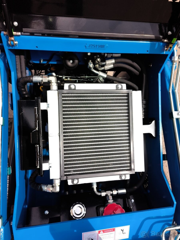 Nakladač pásový S460 2