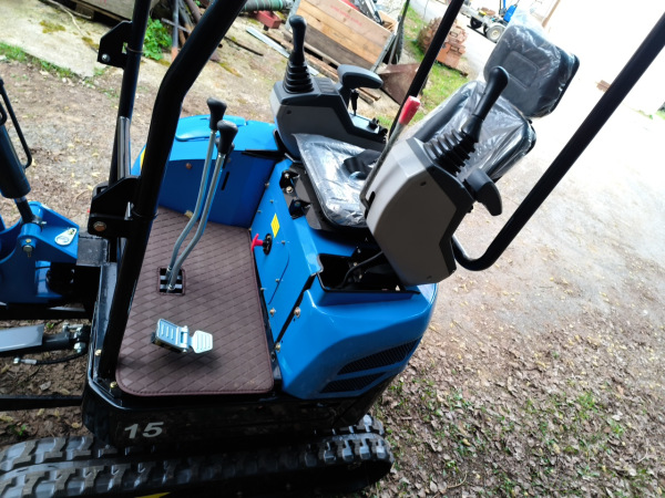 Minibáger 1500kg mimoosé kopanie 3