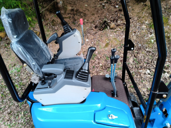 Minibáger 1500kg mimoosé kopanie 4